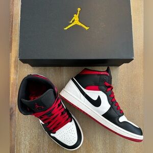 Air Jordan Mid 1